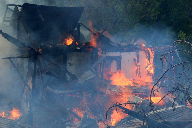 Bolu'da ev ve samanlık yangını