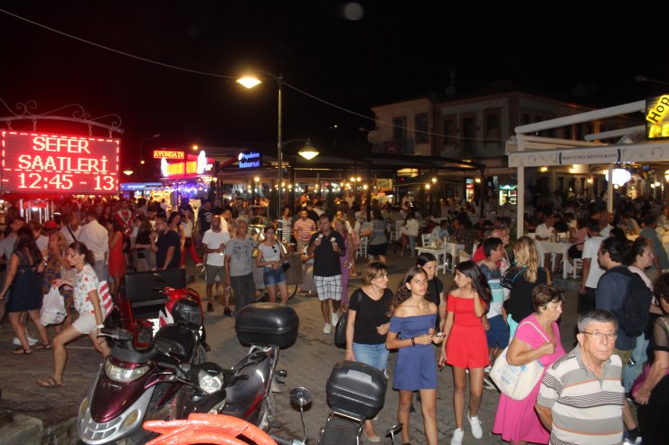 Cunda Adası'nda bayram tatili yoğunluğu