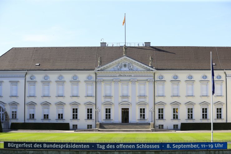 "Göçmenlere sürekli şüpheyle yaklaşılması ülkemiz için utanç vericidir"