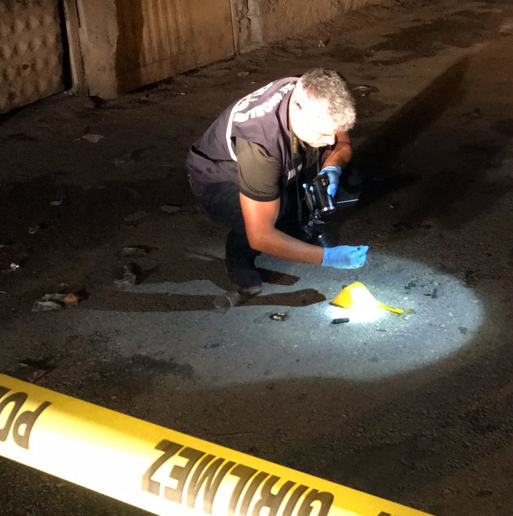 Adana'da silahlı saldırı: 2 yaralı