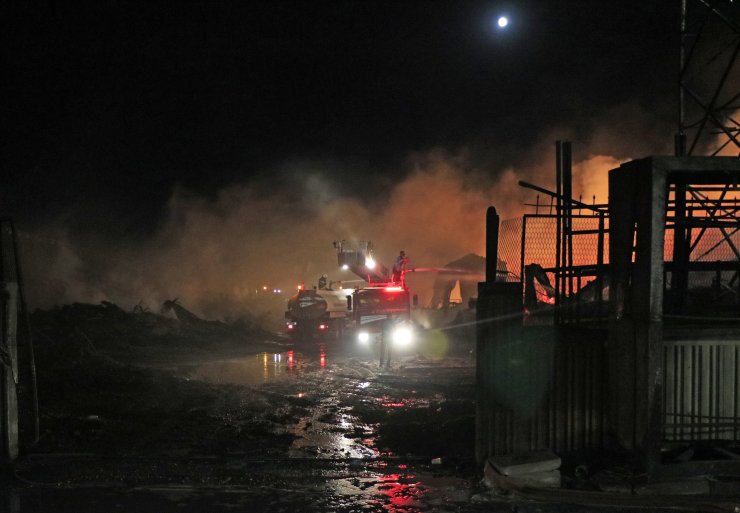 GÜNCELLEME 3 - Konya'da mobilya dekorasyon fabrikasında yangın