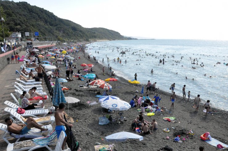 Zonguldak sahillerinde bayram tatili yoğunluğu