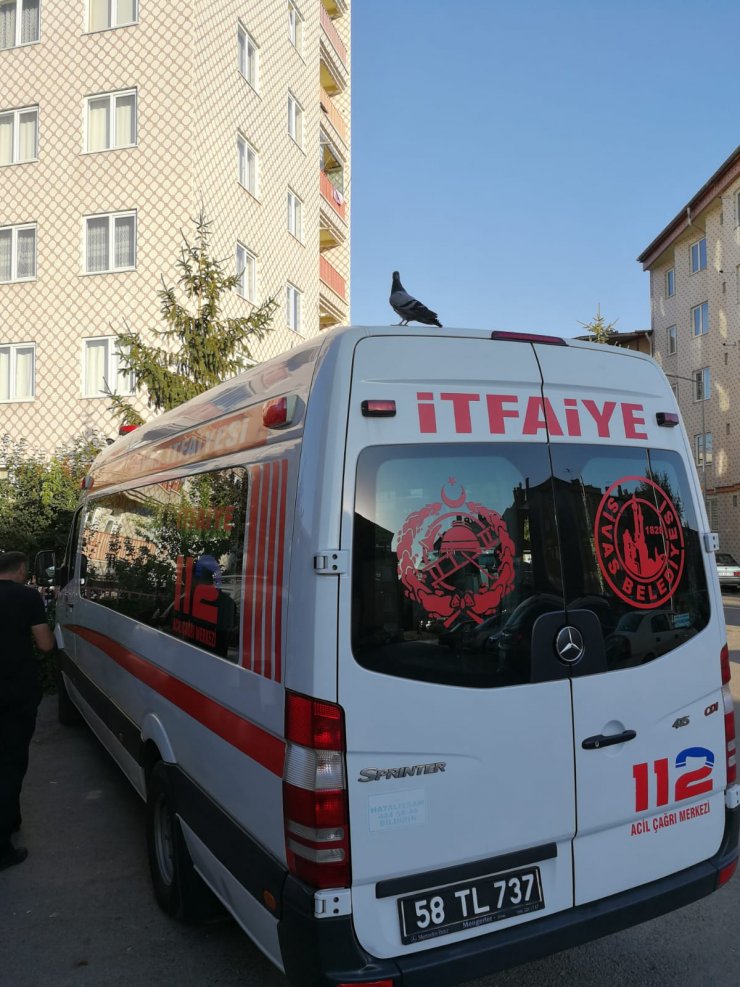 Havalandırmada sıkışan güvercin kurtarıldı