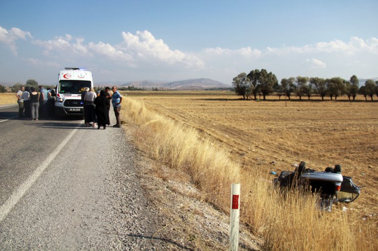 Sivas'ta otomobil şarampole devrildi: 5 yaralı