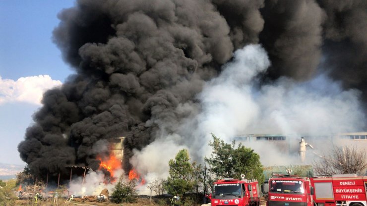 Denizli'de depo yangını