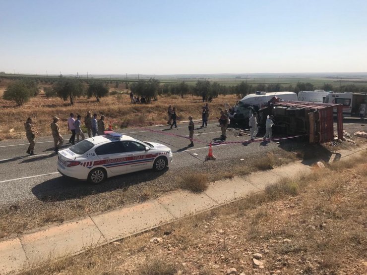 Gaziantep'te trafik kazası: 4 ölü, 22 yaralı
