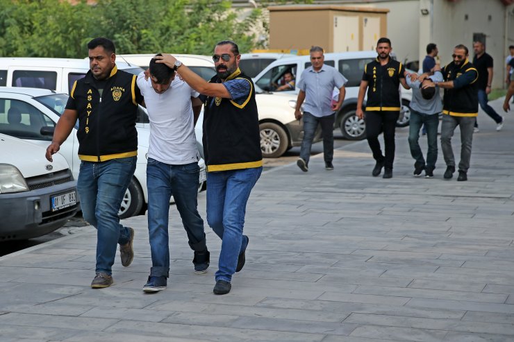 GÜNCELLEME - Adana'da kuyumcuya silahlı saldırı güvenlik kamerasında