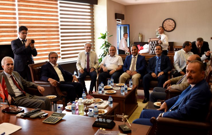 KKÜ'de rektörlük devir teslimi yapıldı