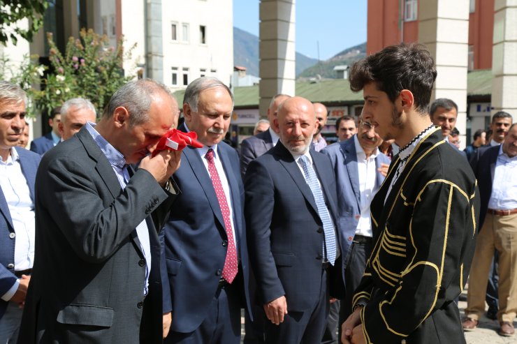 "Yatırımlarımız hız kesmeden devam edecek, devam ediyor"