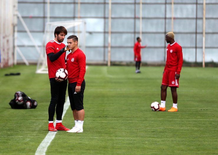 "4 haftada 4 puan bizim için yeterli değil"