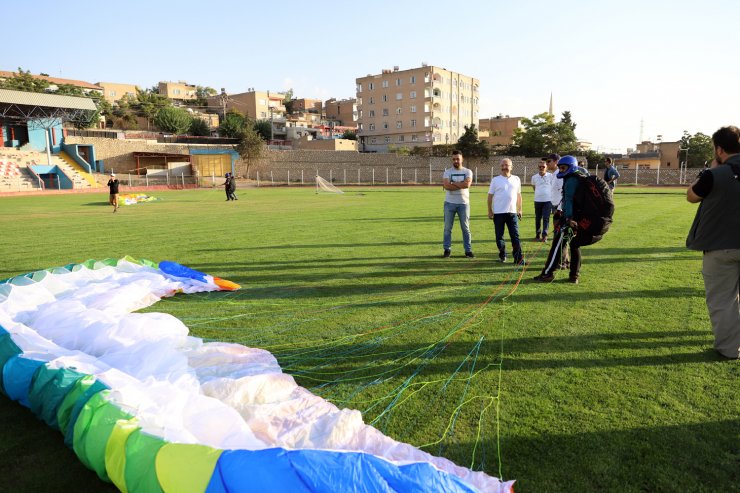 Mardin'de belediyeden "yamaç paraşütü" eğitimi