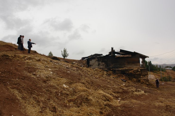 Evi ve samanlığı yanan çiftçilere "geçmiş olsun" ziyareti