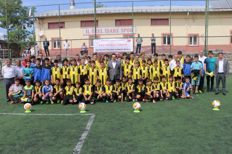 Başarılı genç sporcular ödüllendirildi