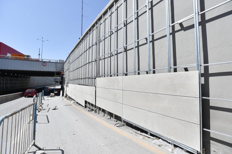 Başkente turkuaz yaya üst geçitleri