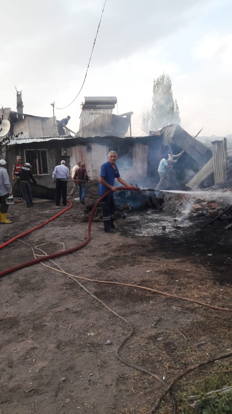 Koyulhisar'da yangın