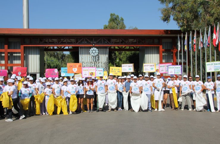 Teknede mahsur kalanlar kurtarıldı