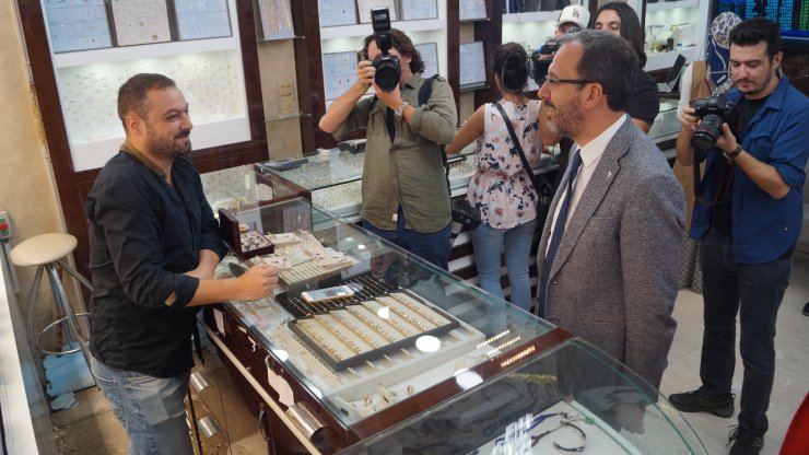 Gençlik ve Spor Bakanı Kasapoğlu mağdur esnafı ziyaret etti