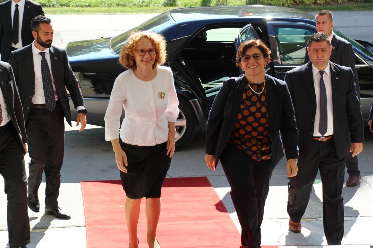 İtalya Savunma Bakanı Trenta Makedonya'da