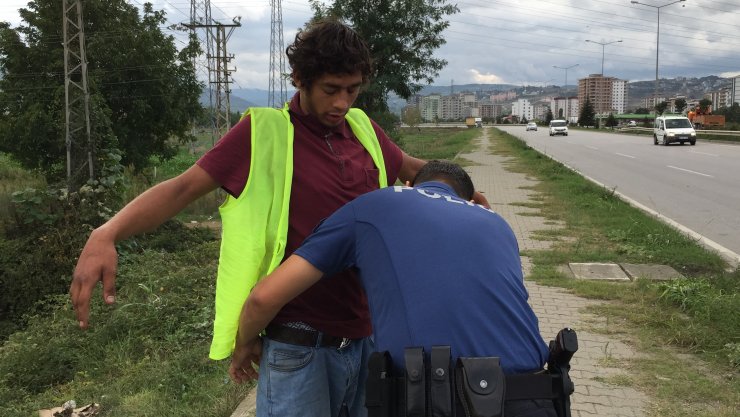 Samsun'da menfezde uyuyakalan genç, polisi harekete geçirdi