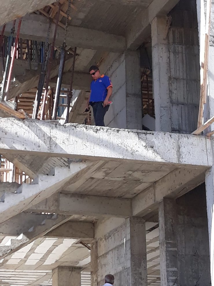 Elazığ'da inşaatta çökme: 2 yaralı