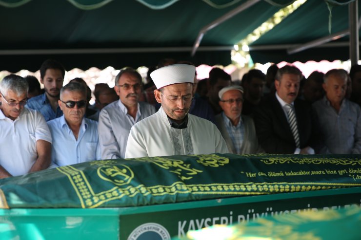 Kazada ölen amatör futbolcu ve babası son yolculuğuna uğurlandı