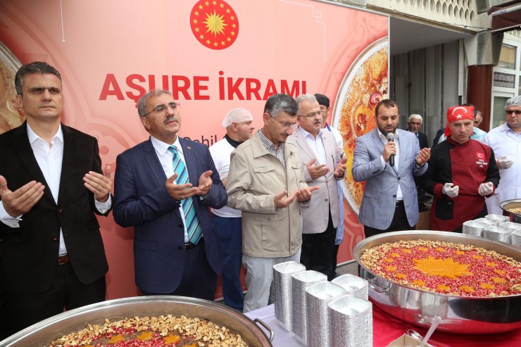 Cumhurbaşkanlığından Rize'de vatandaşlara aşure ikramı