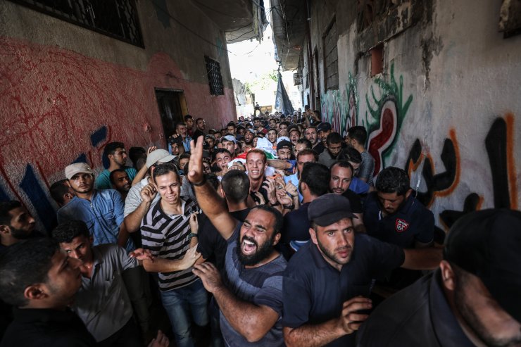 İsrail askerlerinin şehit ettiği Filistinli toprağa verildi