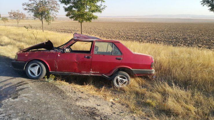 Otomobil devrildi: 2 yaralı