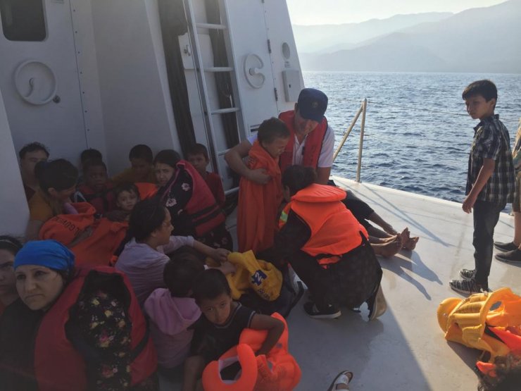 Kuşadası'nda 46 düzensiz göçmen kurtarıldı