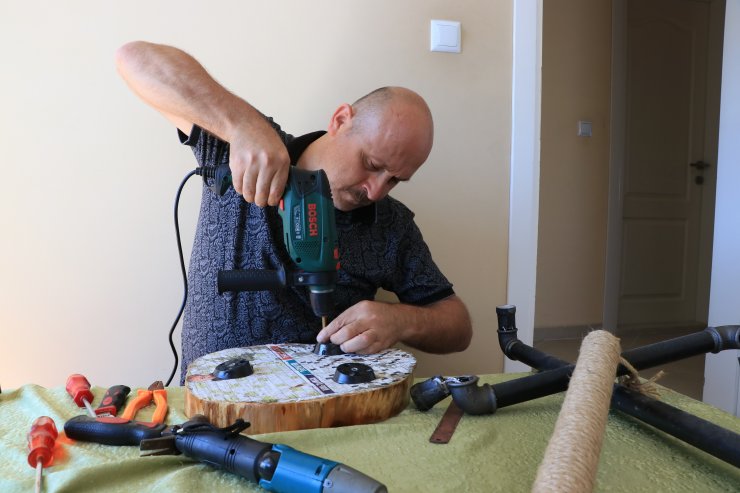 Atık malzemeler gazinin elinde hayat buluyor