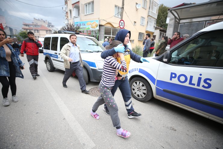 GÜNCELLEME 2 - Bursa'da bir binada patlama sonucu yangın çıktı