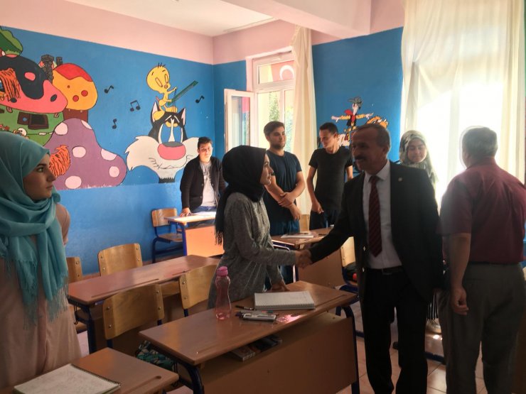 Yalıhüyük Belediyesinden öğrencilere çanta desteği