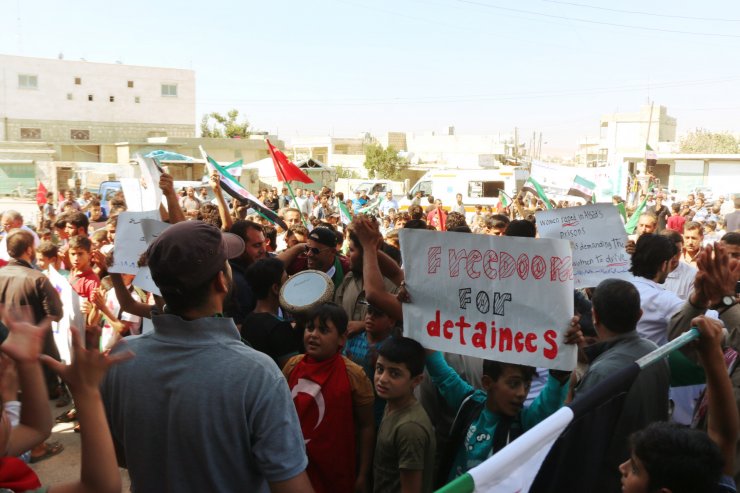 İdlibliler rejimin alıkoyduğu sivillere özgürlük istedi