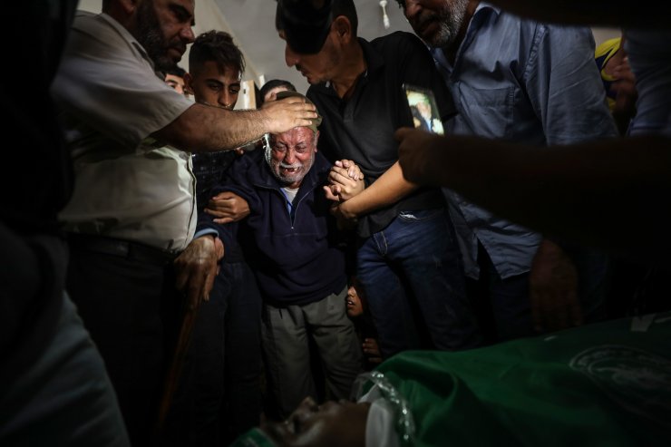 Gazze şehitlerini uğurladı