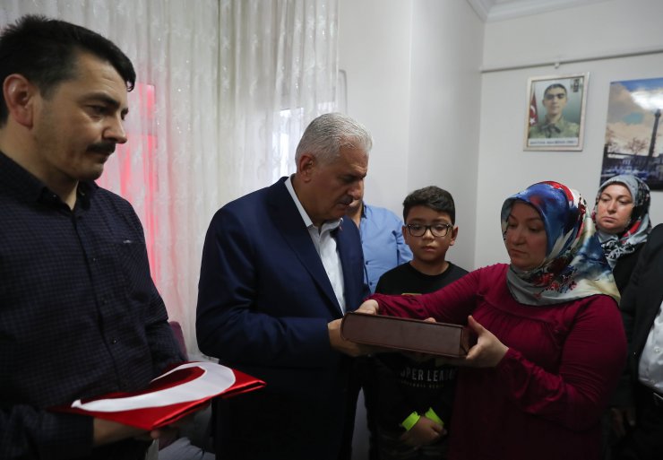 TBMM Başkanı Binali Yıldırım'dan şehit ailesine ziyaret