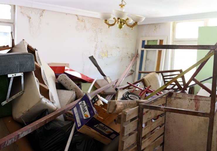 Kırıkkale'de bir iş yerinden 6 kamyon çöp çıktı