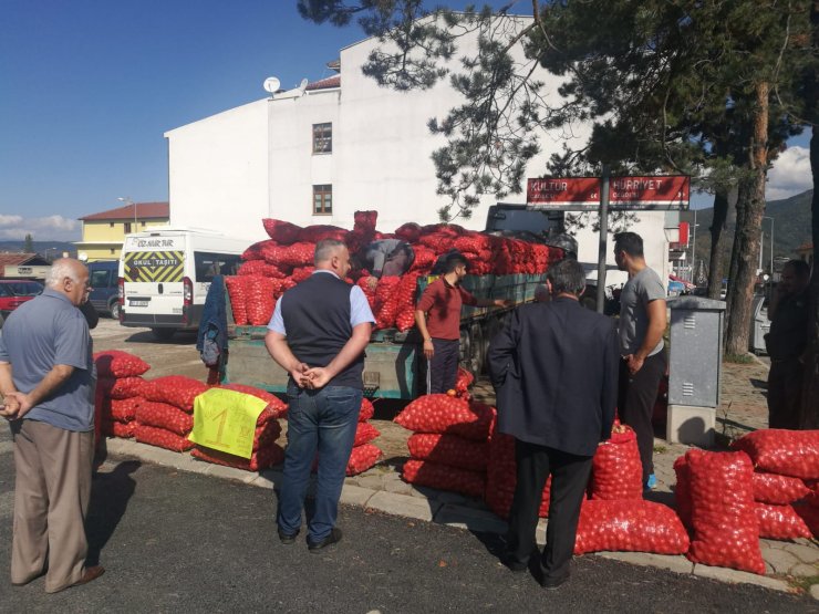 Tır dolusu soğanı kilogramı 1 liradan sattı