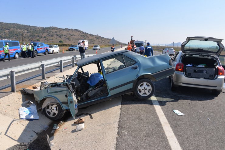 İzmir'de trafik kazası: 2 ölü 2 yaralı