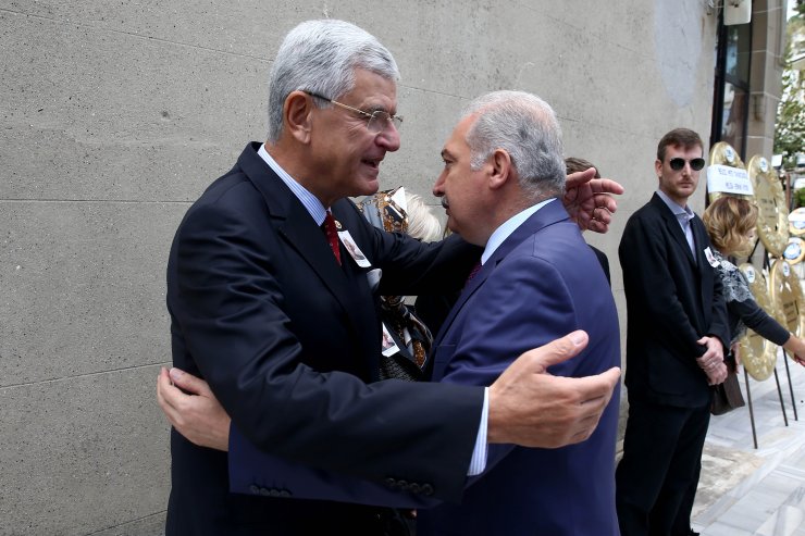 Volkan Bozkır'ın annesi son yolculuğuna uğurlanıyor