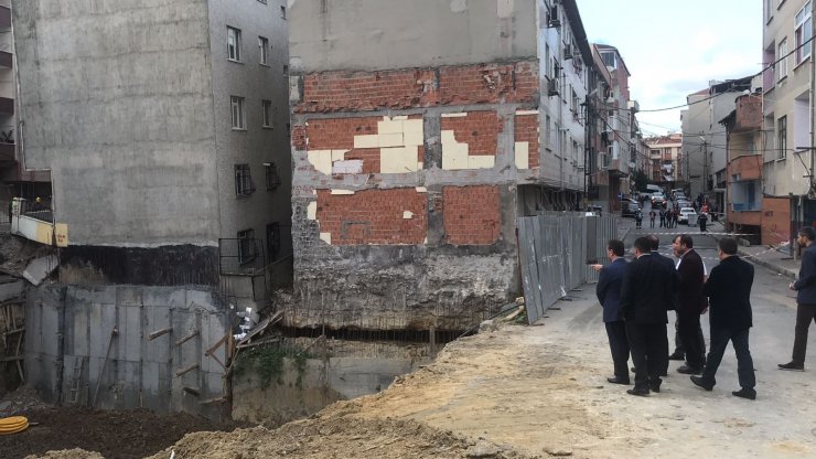 GÜNCELLEME - Bağcılar'da çökme tehlikesi bulunan bina tahliye edildi