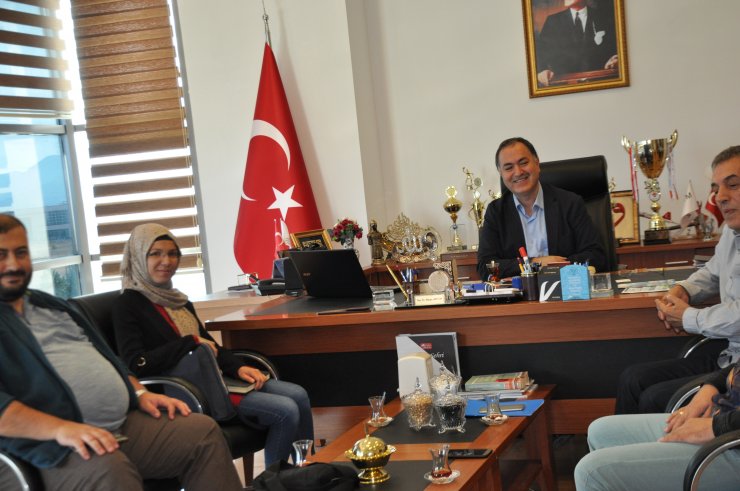 Öztürklevent, üniversite öğrencilerine karikatürü anlattı