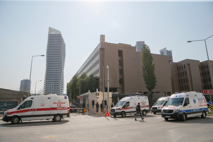 İzmir Adliyesinde mesai yeniden başladı