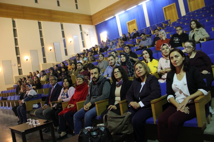 "Değişen Dünyada Gençler ve Ruh Sağlığı" konferansı