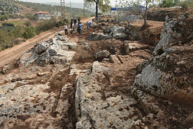Roma dönemi kaya mezarlarında kazı çalışmaları