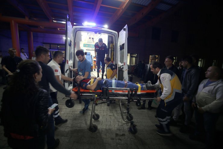 GÜNCELLEME - Düzce'de askeri araç devrildi: 4 yaralı