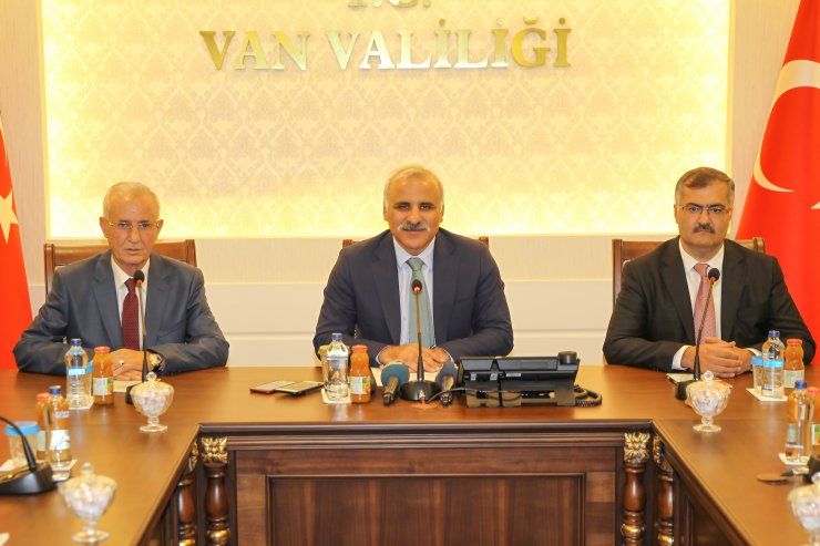 Van'da hayırsever iş adamından eğitime destek