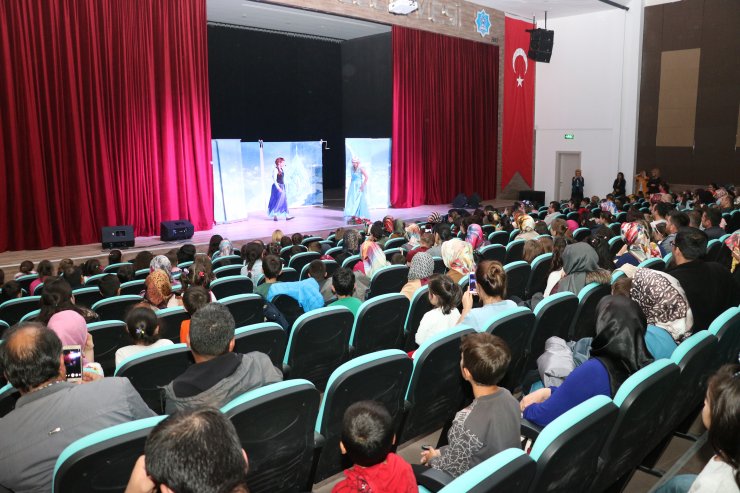 Beyşehir'de tiyatro oyunu sahnelendi