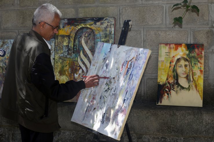 Mülteci ressam, tablolarına Yemen halkının acılarını işliyor