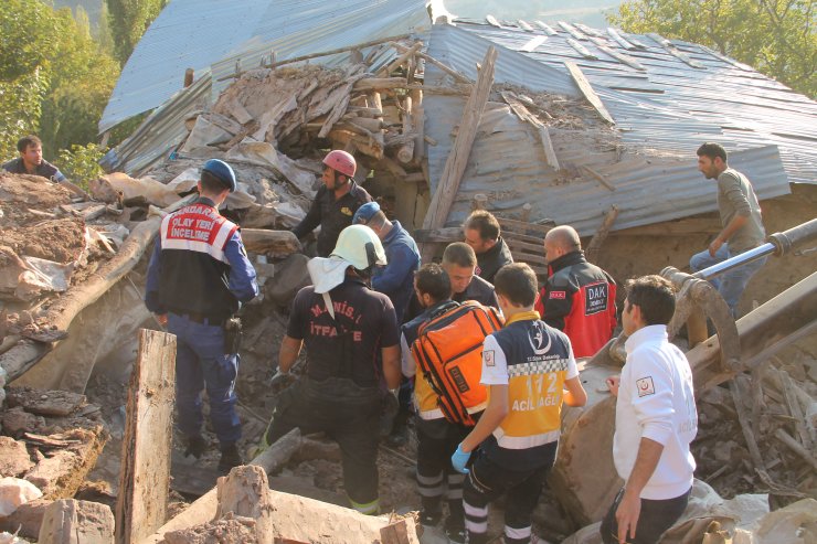 Manisa'da kerpiç evde göçük: 1 ölü