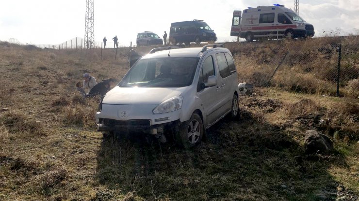 Erzincan'da trafik kazası: 5 yaralı